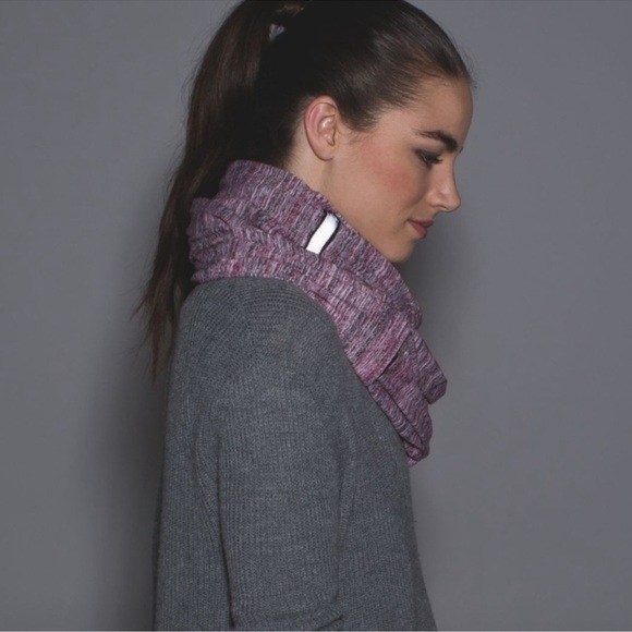 LULULEMON VINYASA SCARF SPACE DYE CAMO BERRY - Picture 7 of 10